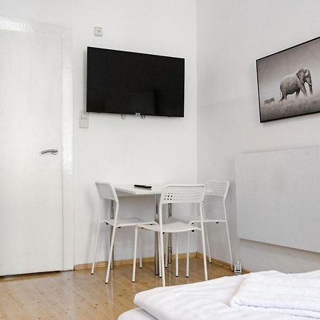 Attractive Apartment Near Wiener Stadthalle Buitenkant foto