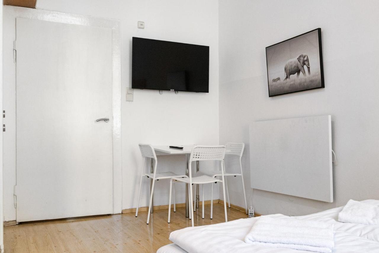 Attractive Apartment Near Wiener Stadthalle Buitenkant foto